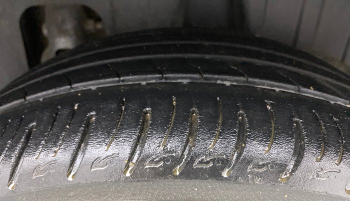 2021 Mahindra XUV300 W8 (O) 1.5 DIESEL, Diesel, Manual, 57,025 km, Left Rear Tyre Tread