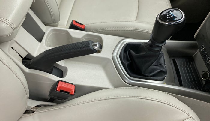 2021 Mahindra XUV300 W8 (O) 1.5 DIESEL, Diesel, Manual, 57,025 km, Gear Lever