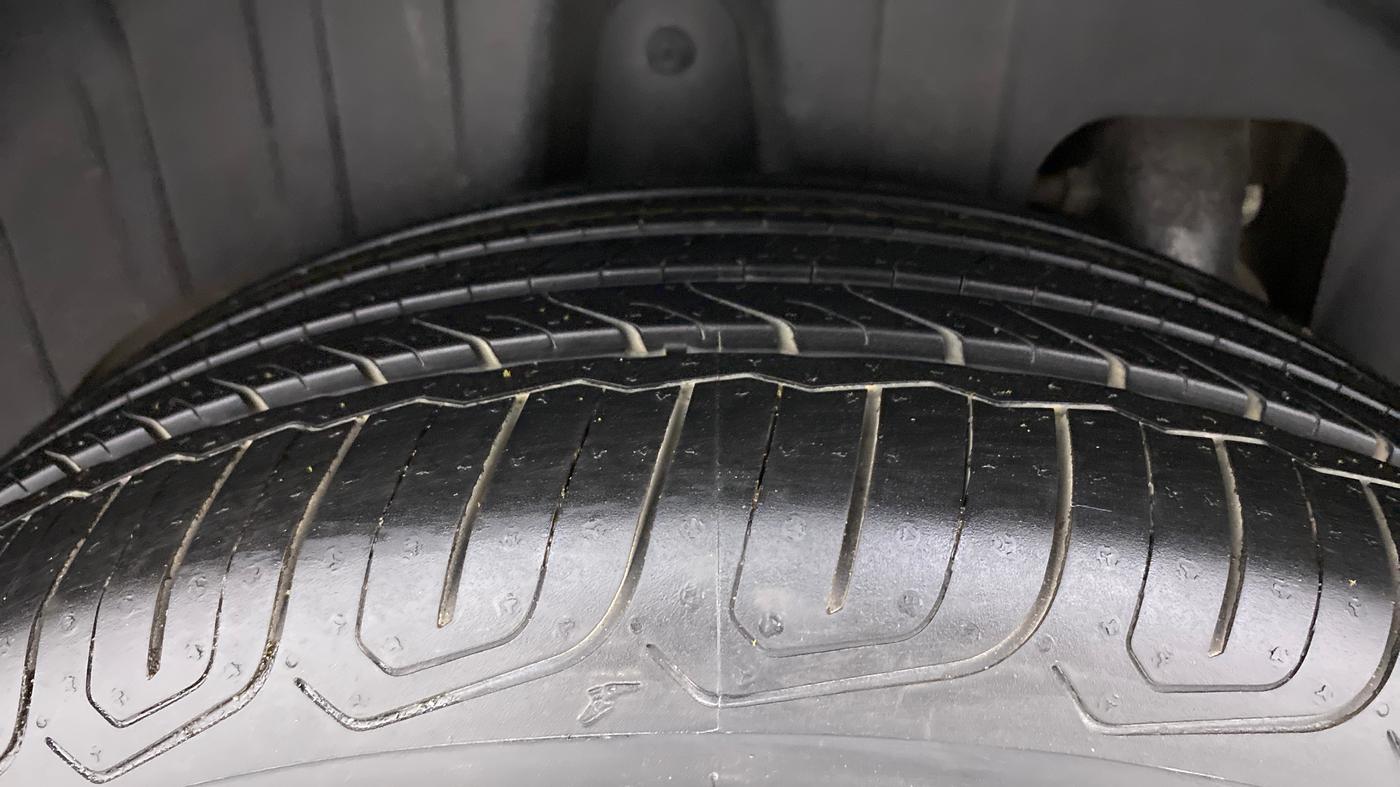 2021 Mahindra XUV300 W8 (O) 1.5 DIESEL, Diesel, Manual, 57,025 km, Right Rear Tyre Tread