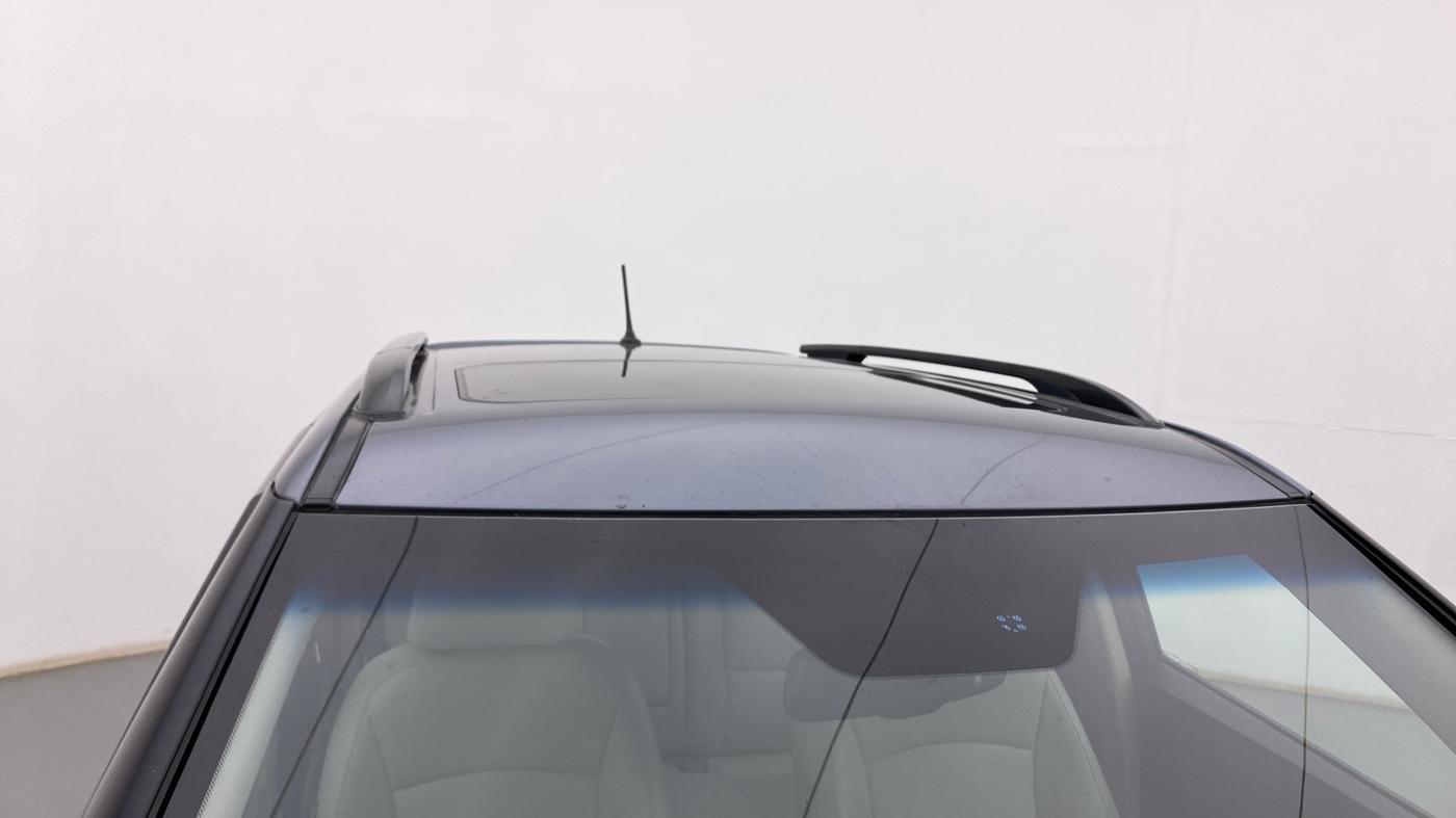 2021 Mahindra XUV300 W8 (O) 1.5 DIESEL, Diesel, Manual, 57,025 km, Roof