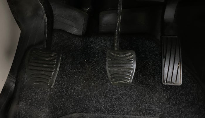 2021 Mahindra XUV300 W8 (O) 1.5 DIESEL, Diesel, Manual, 57,025 km, Pedals