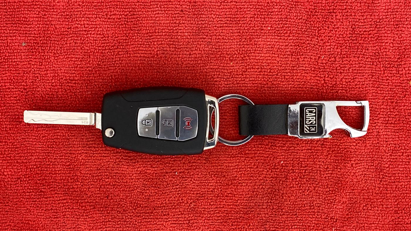 2021 Mahindra XUV300 W8 (O) 1.5 DIESEL, Diesel, Manual, 57,025 km, Key Close Up