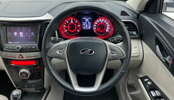 2021 Mahindra XUV300 W8 (O) 1.5 DIESEL, Diesel, Manual, 57,025 km, Steering Wheel Close Up