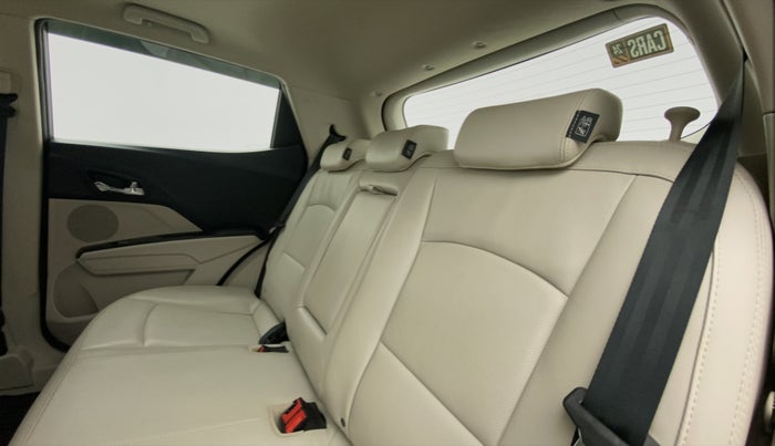 2021 Mahindra XUV300 W8 (O) 1.5 DIESEL, Diesel, Manual, 57,025 km, Right Side Rear Door Cabin