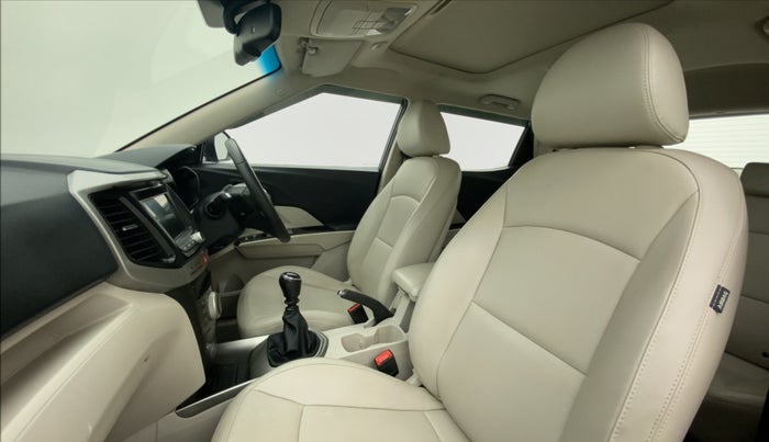 2021 Mahindra XUV300 W8 (O) 1.5 DIESEL, Diesel, Manual, 57,025 km, Right Side Front Door Cabin