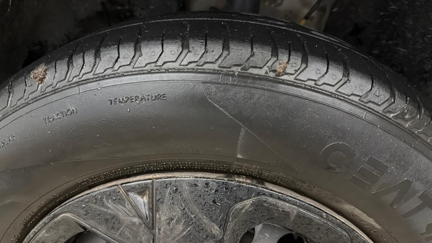 2023 Tata PUNCH ADVENTURE AMT, Petrol, Automatic, 90,128 km, Left Front Tyre Tread