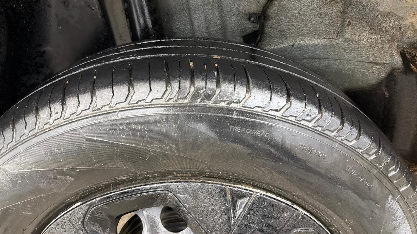 2023 Tata PUNCH ADVENTURE AMT, Petrol, Automatic, 90,128 km, Right Rear Tyre Tread