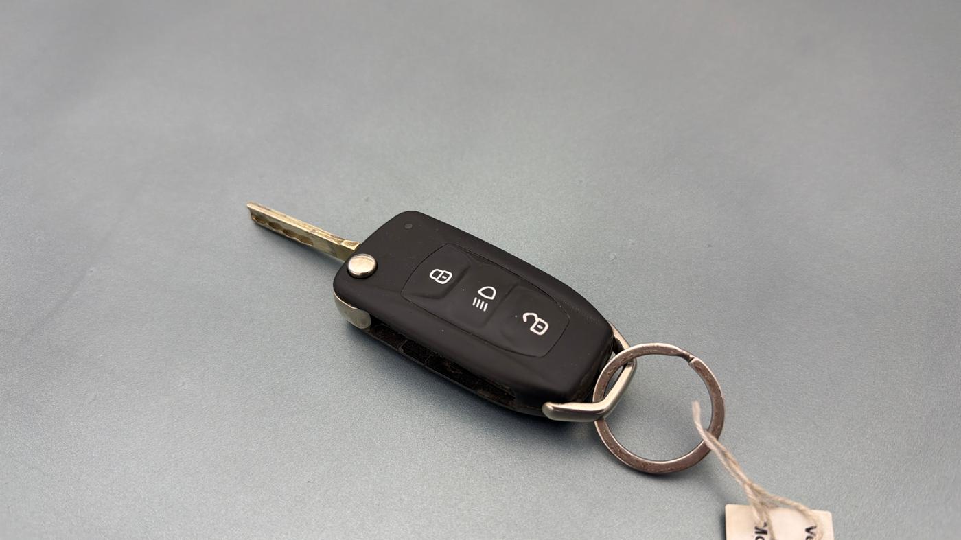 2023 Tata PUNCH ADVENTURE AMT, Petrol, Automatic, 90,128 km, Key Close Up