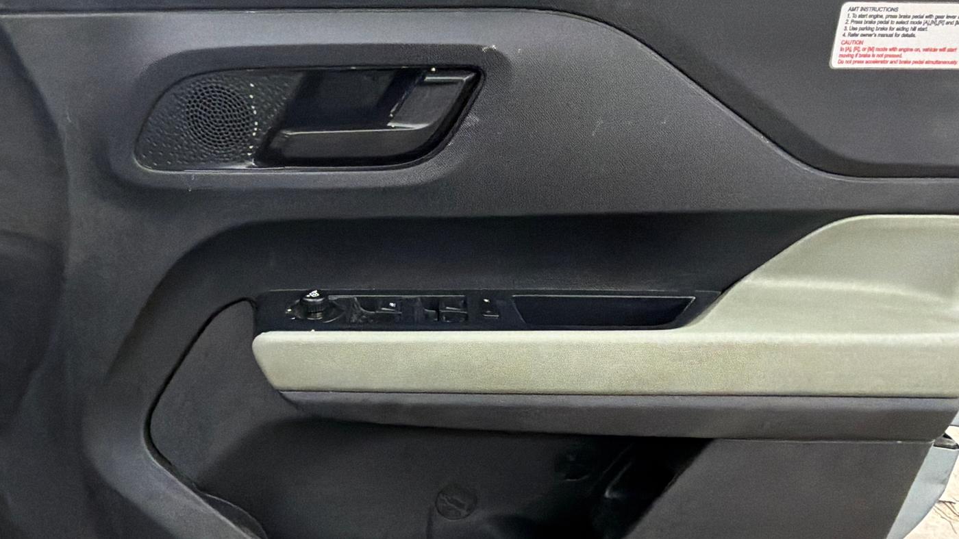 2023 Tata PUNCH ADVENTURE AMT, Petrol, Automatic, 90,128 km, Driver Side Door Panels Control