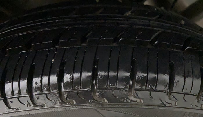 2016 Datsun Redi Go T, Petrol, Manual, 10,724 km, Left Front Tyre Tread