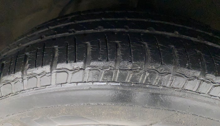 2014 Hyundai i10 MAGNA 1.1, Petrol, Manual, 38,056 km, Right Front Tyre Tread