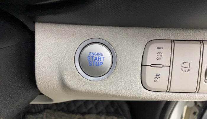 2024 Hyundai VENUE SX 1.2 PETROL, Petrol, Manual, 55,647 km, Keyless Start/ Stop Button