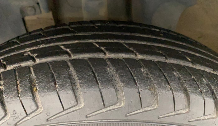 2018 Renault Kwid RXL 1.0, Petrol, Manual, 44,938 km, Left Front Tyre Tread