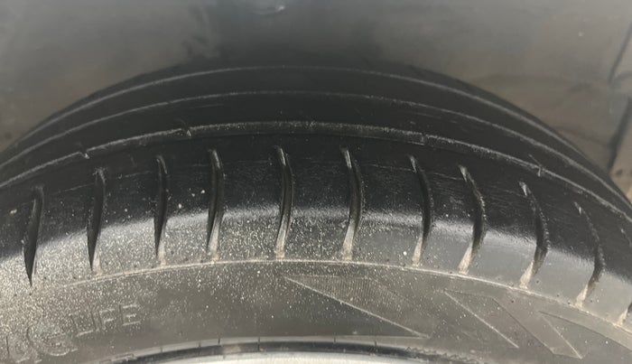 2016 Maruti Wagon R 1.0 VXI AMT, Petrol, Automatic, 88,149 km, Right Front Tyre Tread