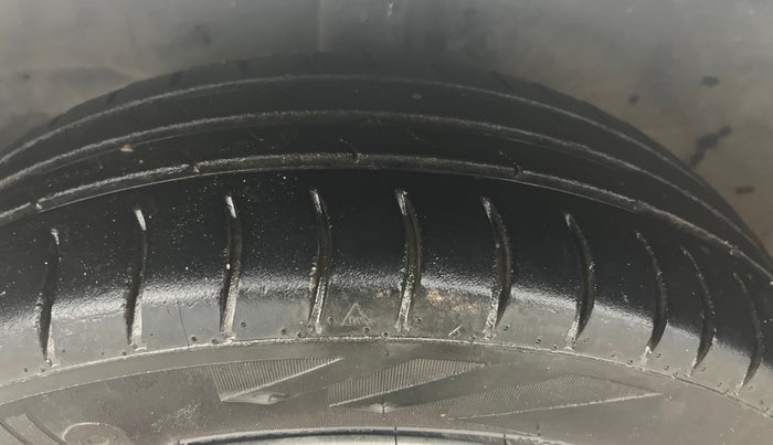 2016 Maruti Wagon R 1.0 VXI AMT, Petrol, Automatic, 88,149 km, Left Front Tyre Tread