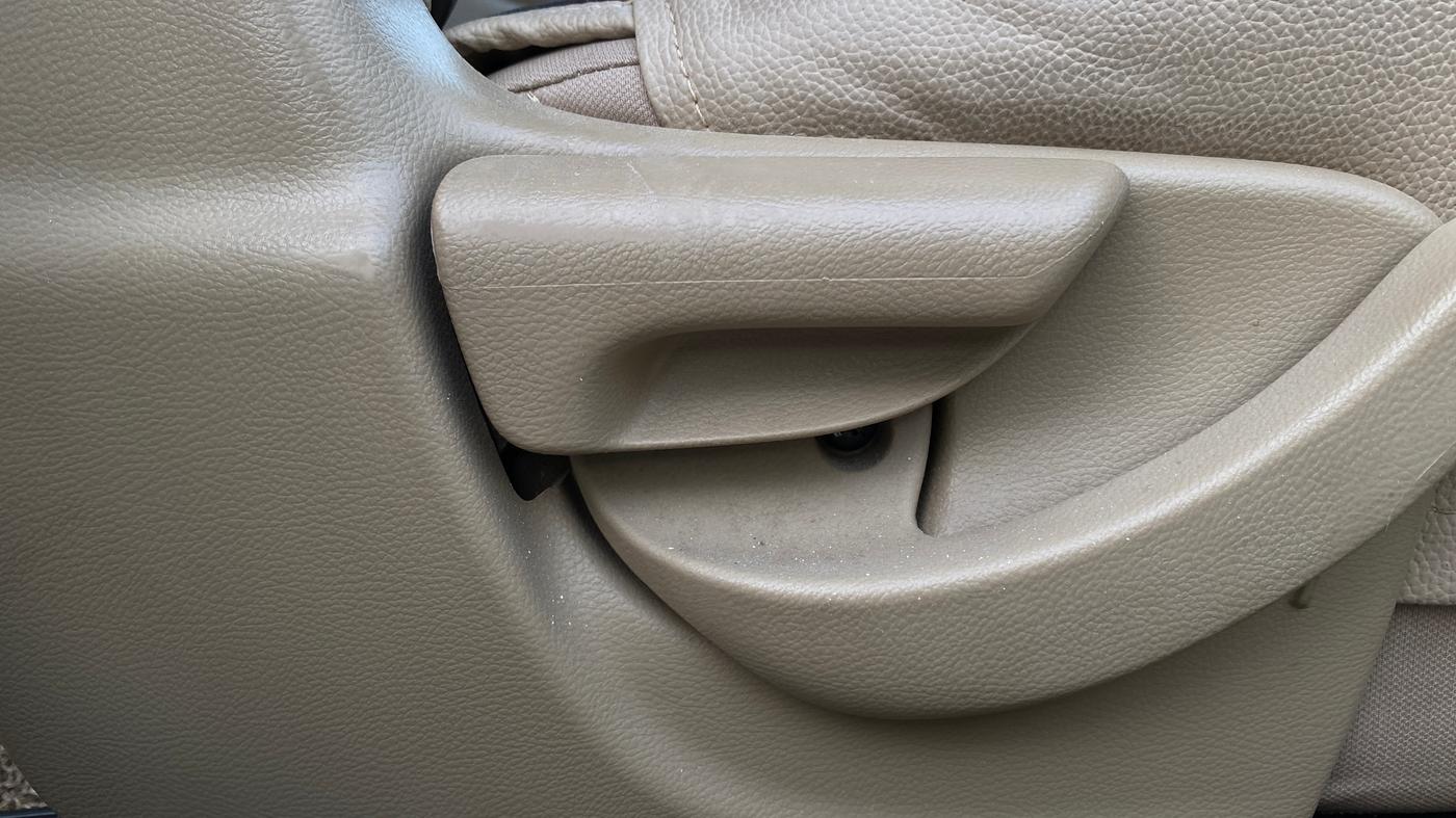 2015 Honda Mobilio 1.5L I-VTEC S, Petrol, Manual, 88,773 km, Driver Side Adjustment Panel
