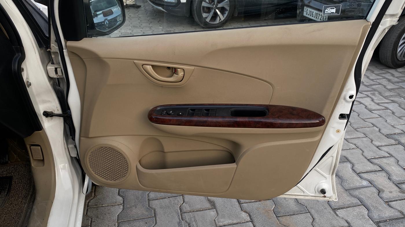 2015 Honda Mobilio 1.5L I-VTEC S, Petrol, Manual, 88,773 km, Driver Side Door Panels Control