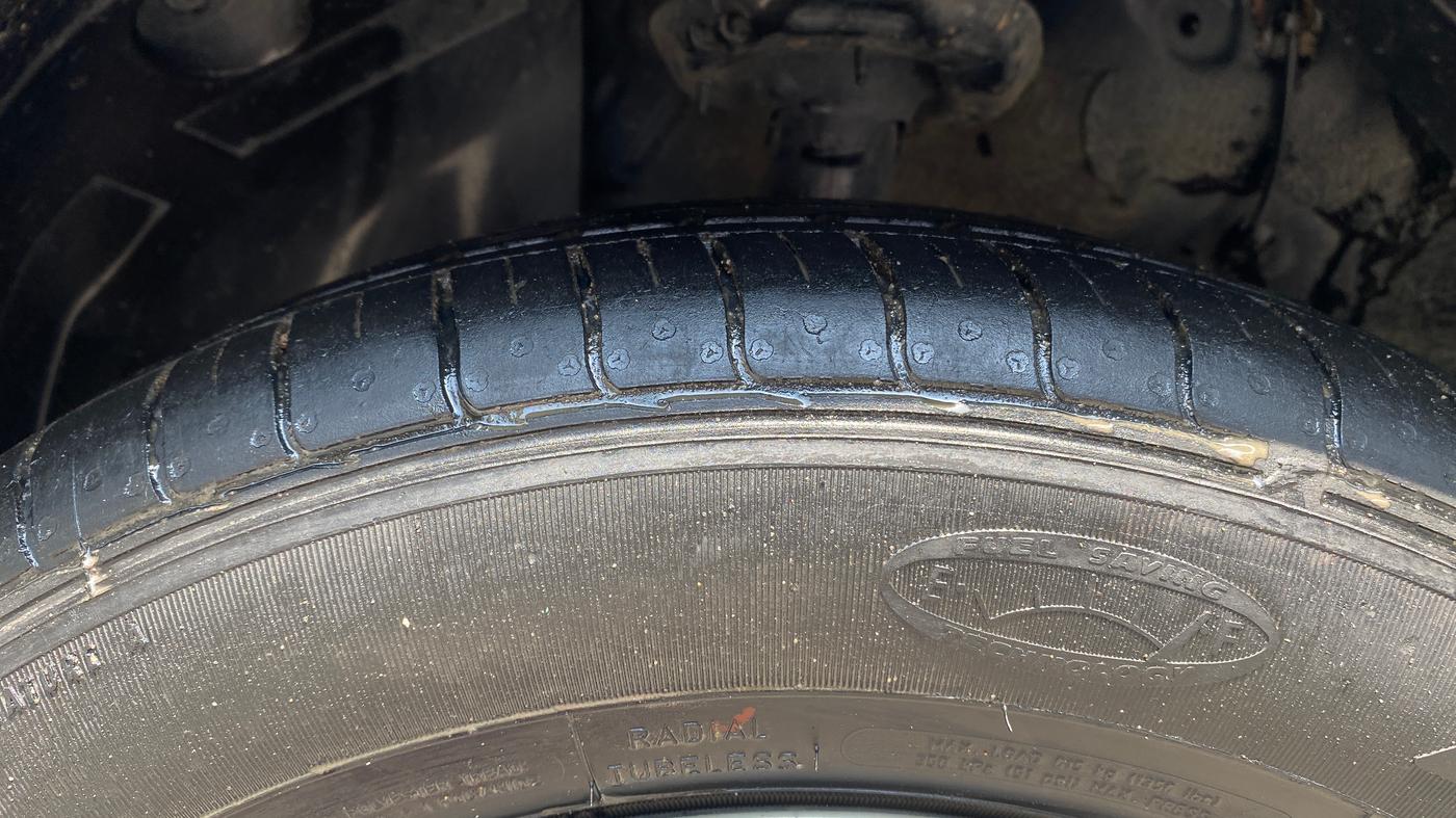 2020 KIA SONET HTE 1.2, Petrol, Manual, 57,816 km, Left Front Tyre Tread