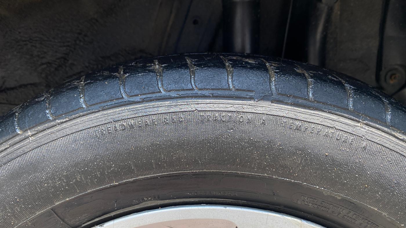 2020 KIA SONET HTE 1.2, Petrol, Manual, 57,816 km, Left Rear Tyre Tread