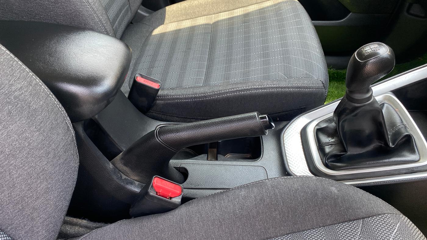 2020 KIA SONET HTE 1.2, Petrol, Manual, 57,816 km, Gear Lever