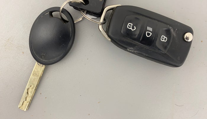2020 Tata Tiago XT 1.2 REVOTRON, Petrol, Manual, 80,552 km, Key Close Up