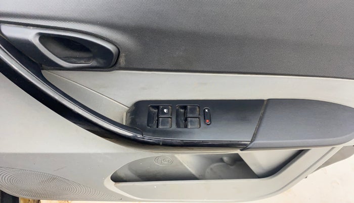 2020 Tata Tiago XT 1.2 REVOTRON, Petrol, Manual, 80,552 km, Driver Side Door Panels Control
