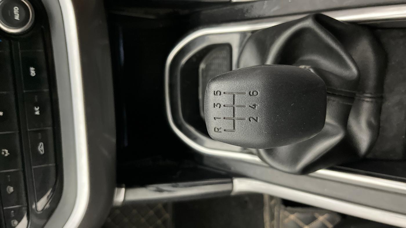 2019 Tata Harrier XT 2.0L KRYOTEC, Diesel, Manual, 64,984 km, Gear Lever