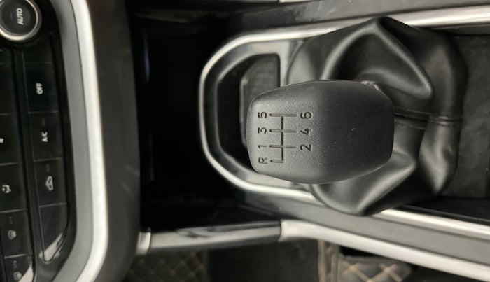 2019 Tata Harrier XT 2.0L KRYOTEC, Diesel, Manual, 64,984 km, Gear Lever