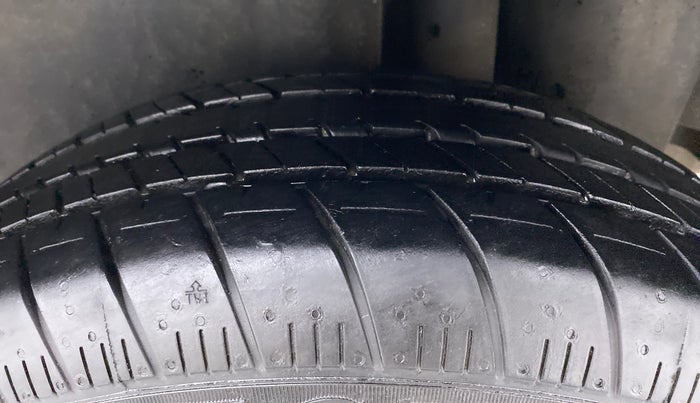 2015 Maruti Ciaz VXI, Petrol, Manual, 72,566 km, Left Rear Tyre Tread