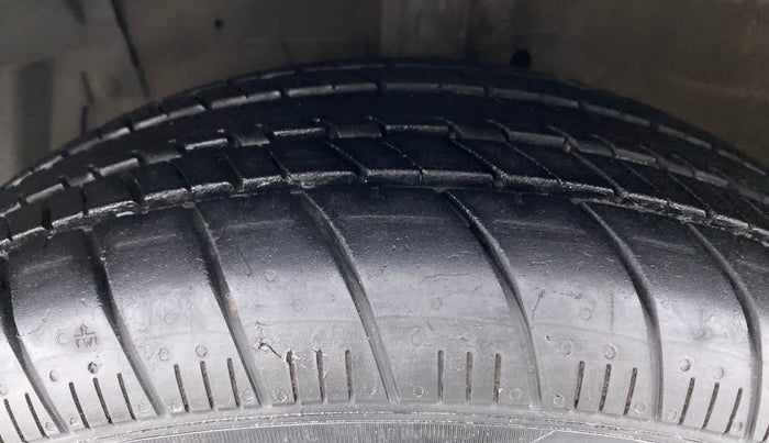 2015 Maruti Ciaz VXI, Petrol, Manual, 72,566 km, Left Front Tyre Tread