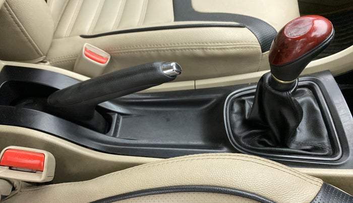 2015 Maruti Ciaz VXI, Petrol, Manual, 72,566 km, Gear Lever