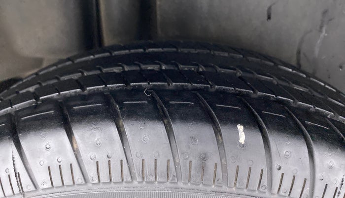 2015 Maruti Ciaz VXI, Petrol, Manual, 72,566 km, Right Rear Tyre Tread
