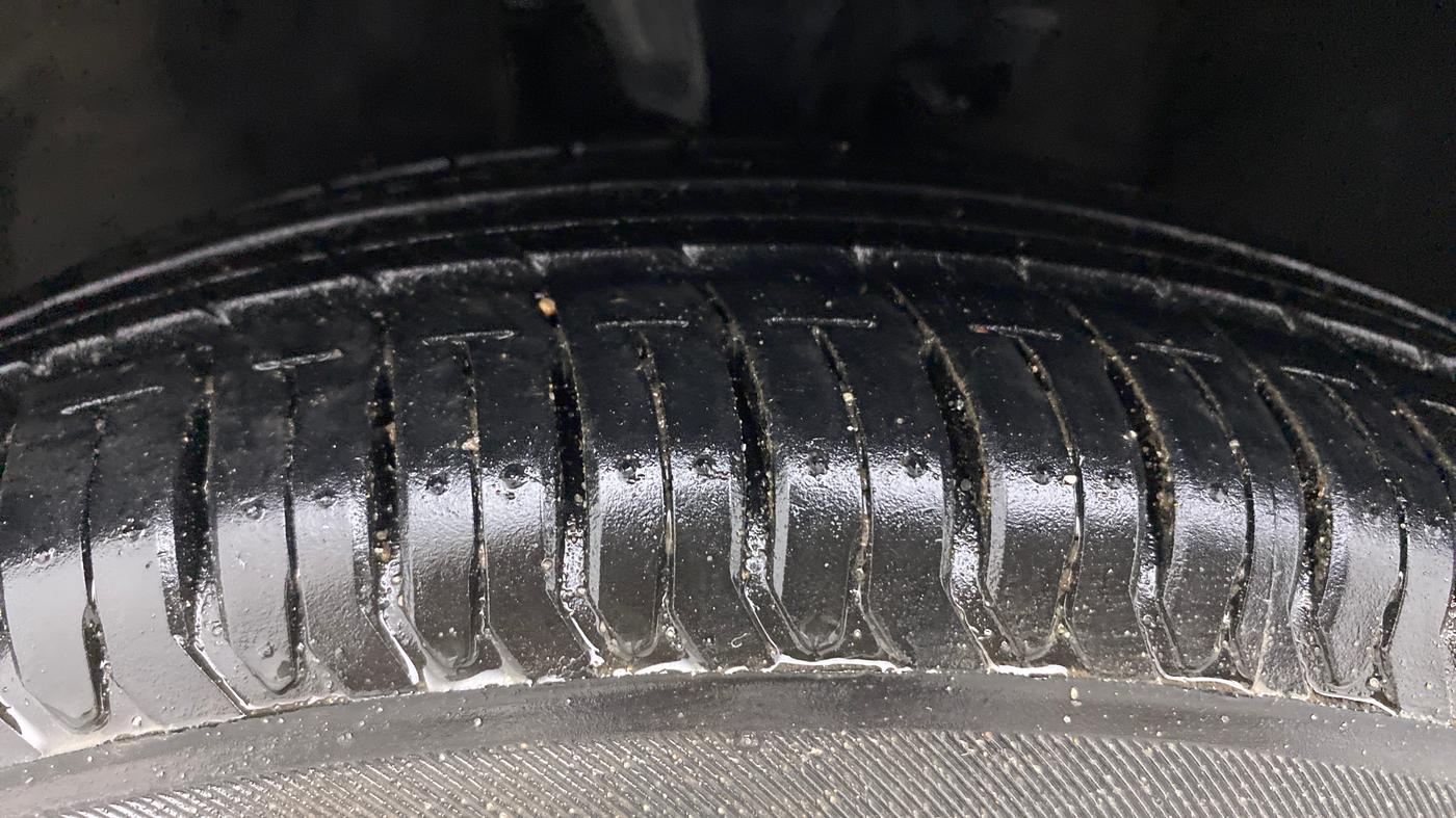 2013 Hyundai i10 MAGNA 1.2, Petrol, Manual, 73,535 km, Left Front Tyre Tread