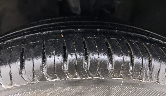 2013 Hyundai i10 MAGNA 1.2, Petrol, Manual, 73,535 km, Left Front Tyre Tread
