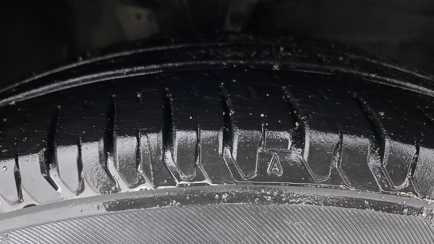 2013 Hyundai i10 MAGNA 1.2, Petrol, Manual, 73,535 km, Right Front Tyre Tread