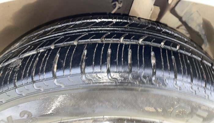 2015 Maruti Baleno DELTA PETROL 1.2, Petrol, Manual, 68,782 km, Right Front Tyre Tread