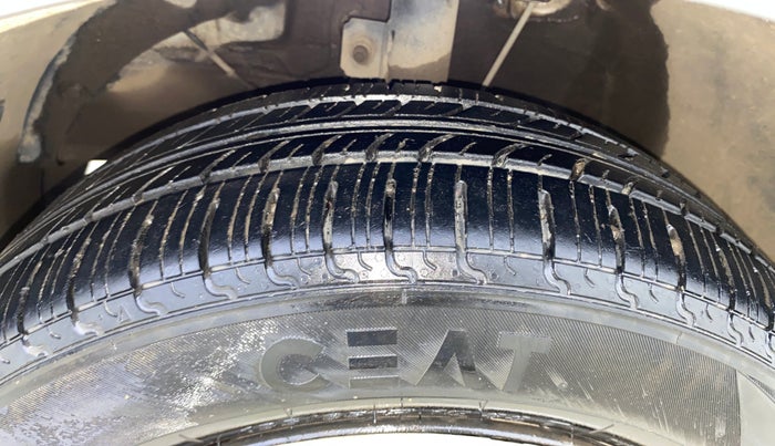 2015 Maruti Baleno DELTA PETROL 1.2, Petrol, Manual, 68,782 km, Left Front Tyre Tread