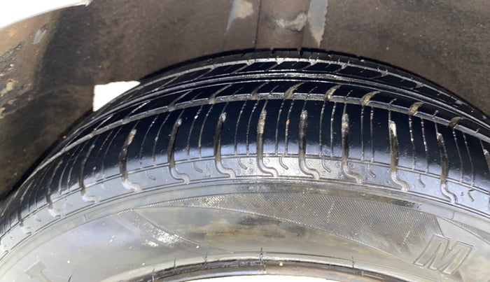 2015 Maruti Baleno DELTA PETROL 1.2, Petrol, Manual, 68,782 km, Right Rear Tyre Tread