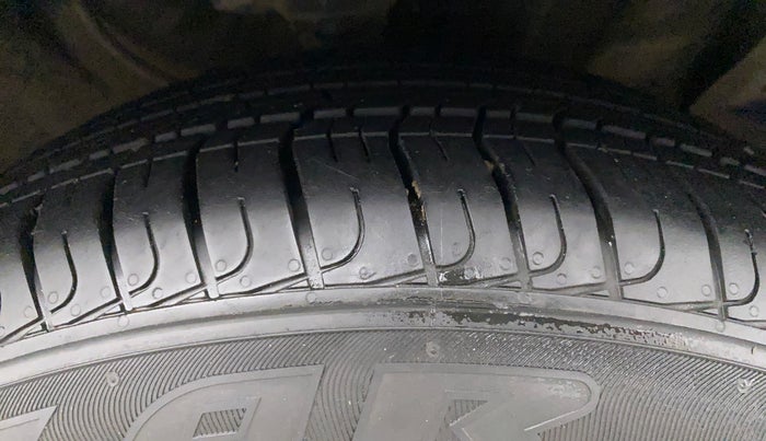 2018 Hyundai Creta SX AT 1.6 PETROL, Petrol, Automatic, 1,03,371 km, Right Front Tyre Tread