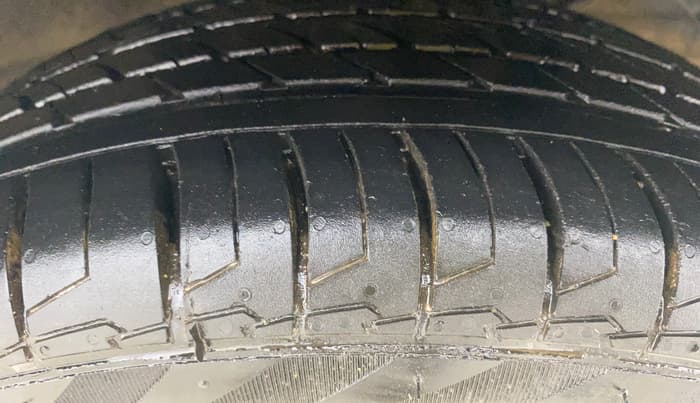 2021 Maruti Baleno ZETA PETROL 1.2, CNG, Manual, 47,170 km, Right Front Tyre Tread