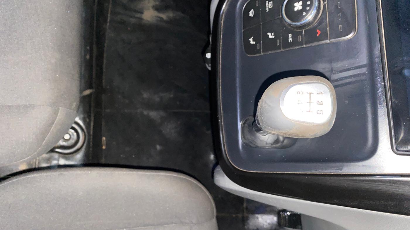 2017 Mahindra KUV 100 NXT K6+ D 6 STR, Diesel, Manual, 79,000 km, Gear Lever
