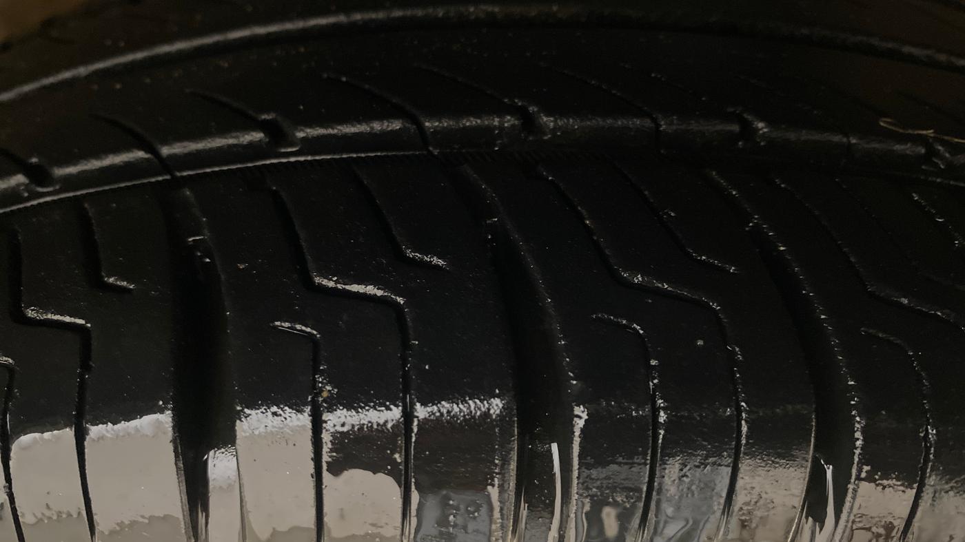 2016 Maruti Celerio VXI AMT, Petrol, Automatic, 56,198 km, Right Front Tyre Tread