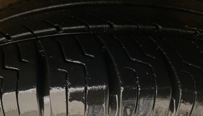 2016 Maruti Celerio VXI AMT, Petrol, Automatic, 56,198 km, Right Front Tyre Tread