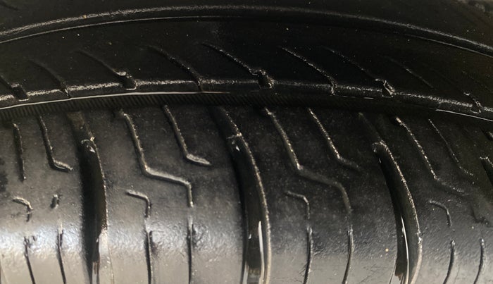2016 Maruti Celerio VXI AMT, Petrol, Automatic, 56,198 km, Left Front Tyre Tread
