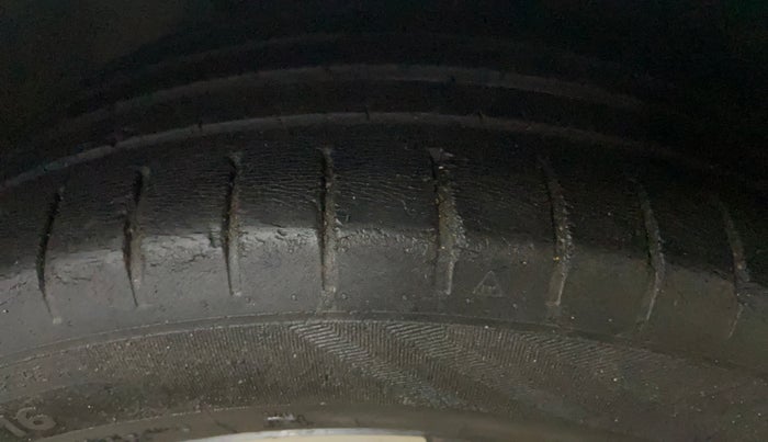 2021 Hyundai NEW I20 ASTA 1.0 TURBO DCT DUAL TONE, Petrol, Automatic, 45,985 km, Left Front Tyre Tread