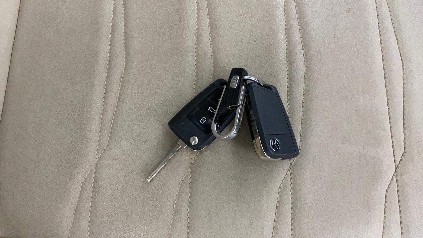 2022 Volkswagen VIRTUS COMFORTLINE TSI 1.0 MT, Petrol, Manual, 25,625 km, Key Close Up