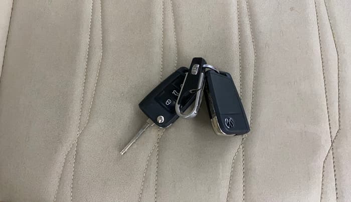 2022 Volkswagen VIRTUS COMFORTLINE TSI 1.0 MT, Petrol, Manual, 25,625 km, Key Close Up