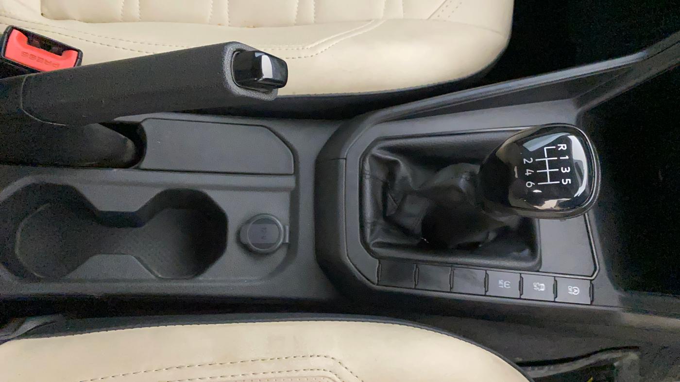 2022 Volkswagen VIRTUS COMFORTLINE TSI 1.0 MT, Petrol, Manual, 25,625 km, Gear Lever