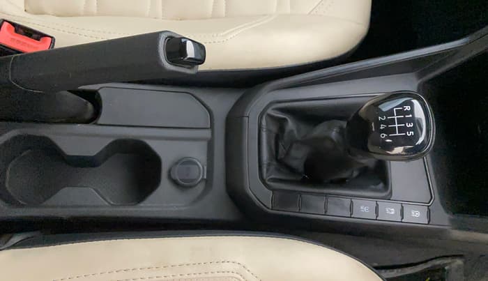 2022 Volkswagen VIRTUS COMFORTLINE TSI 1.0 MT, Petrol, Manual, 25,625 km, Gear Lever