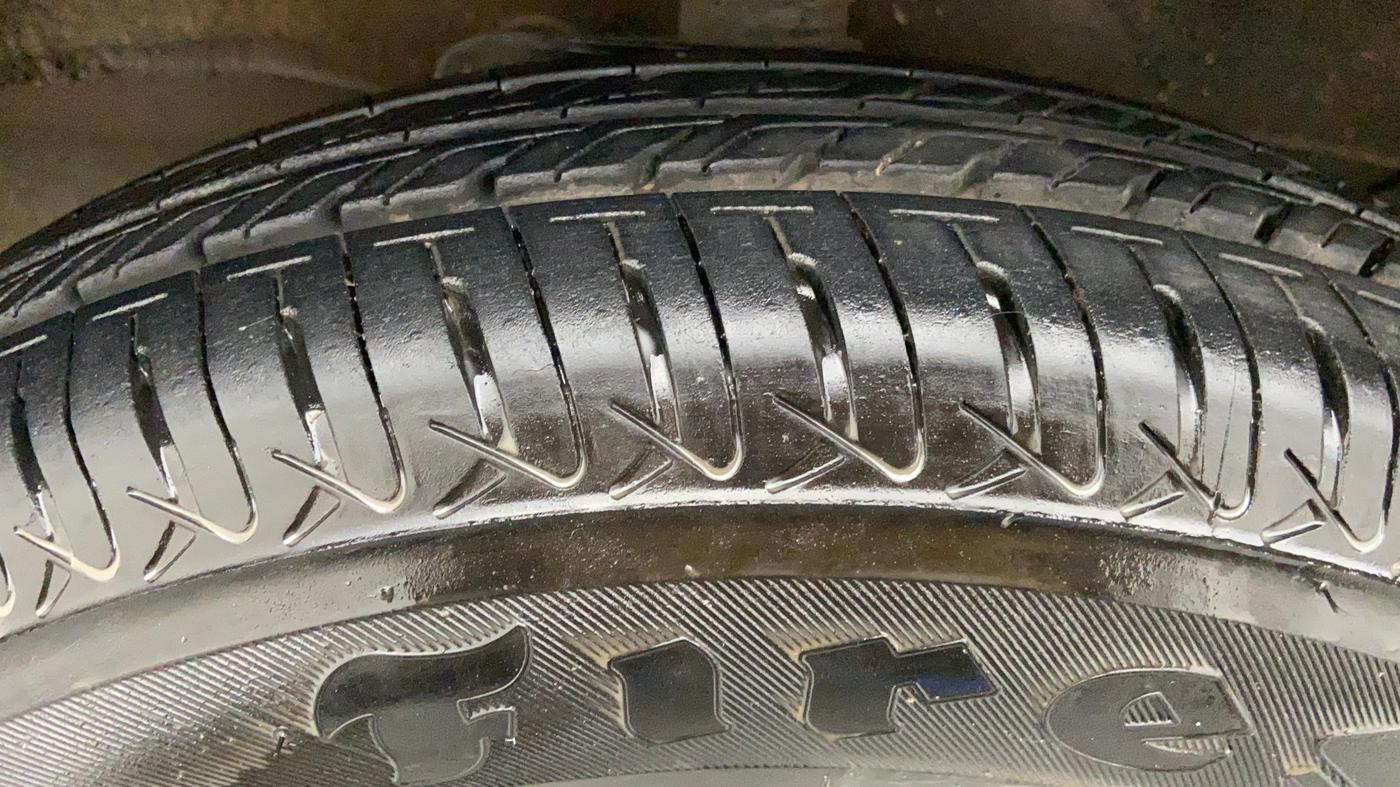 2019 Maruti Eeco 5 STR WITH AC PLUSHTR, Petrol, Manual, 24,792 km, Left Front Tyre Tread